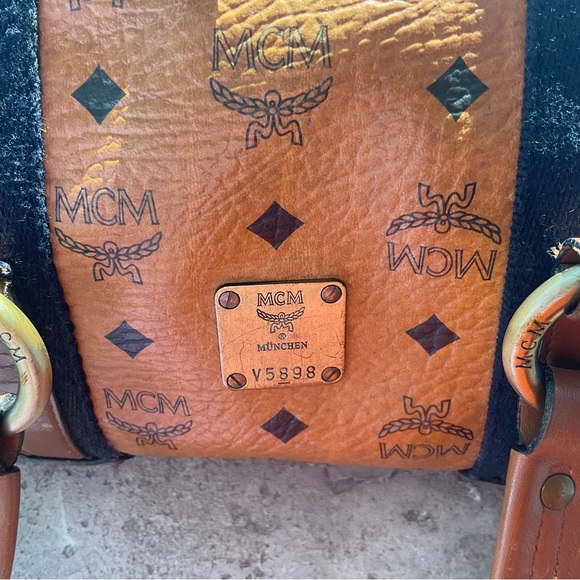 AUTHENTIC MCM - Picture 3 of 16
